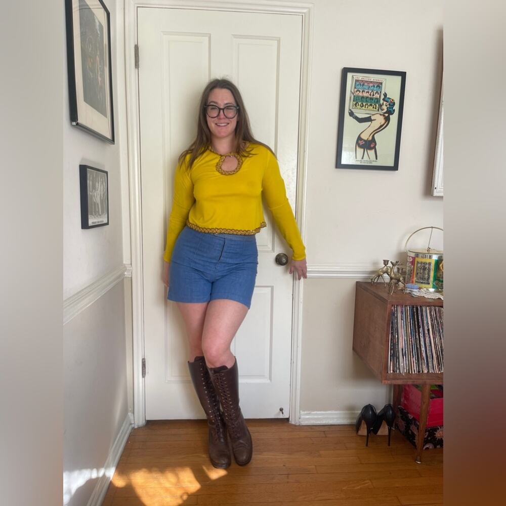 60s Vintage Yellow Cropped Blouse with Keyhole Neckline and Gold Braided Details